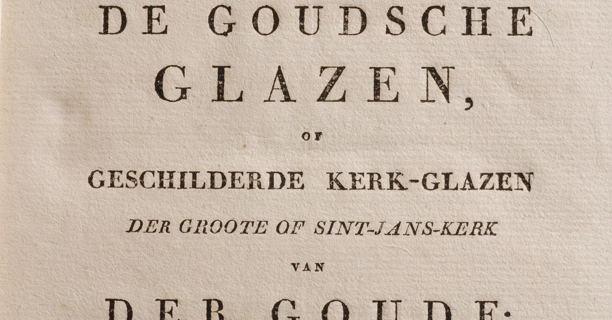 Oude titelpagina met de tekst ‘De Goudsche Glazen’ en een verwijzing naar de Sint-Janskerk.